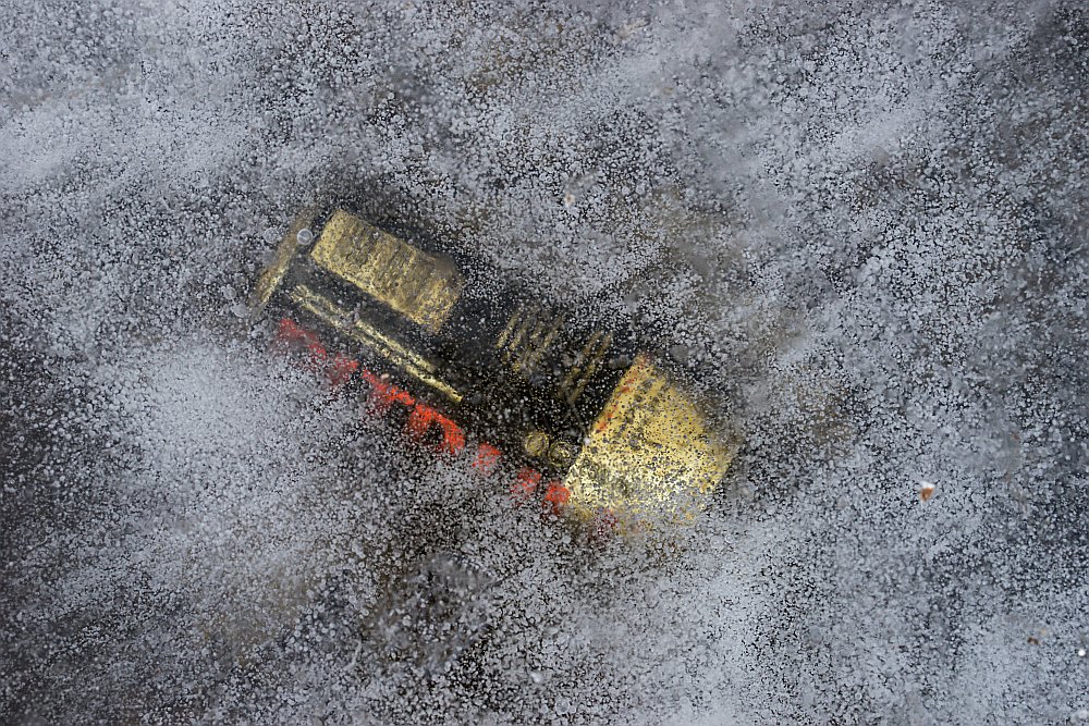 frozen ice spray can